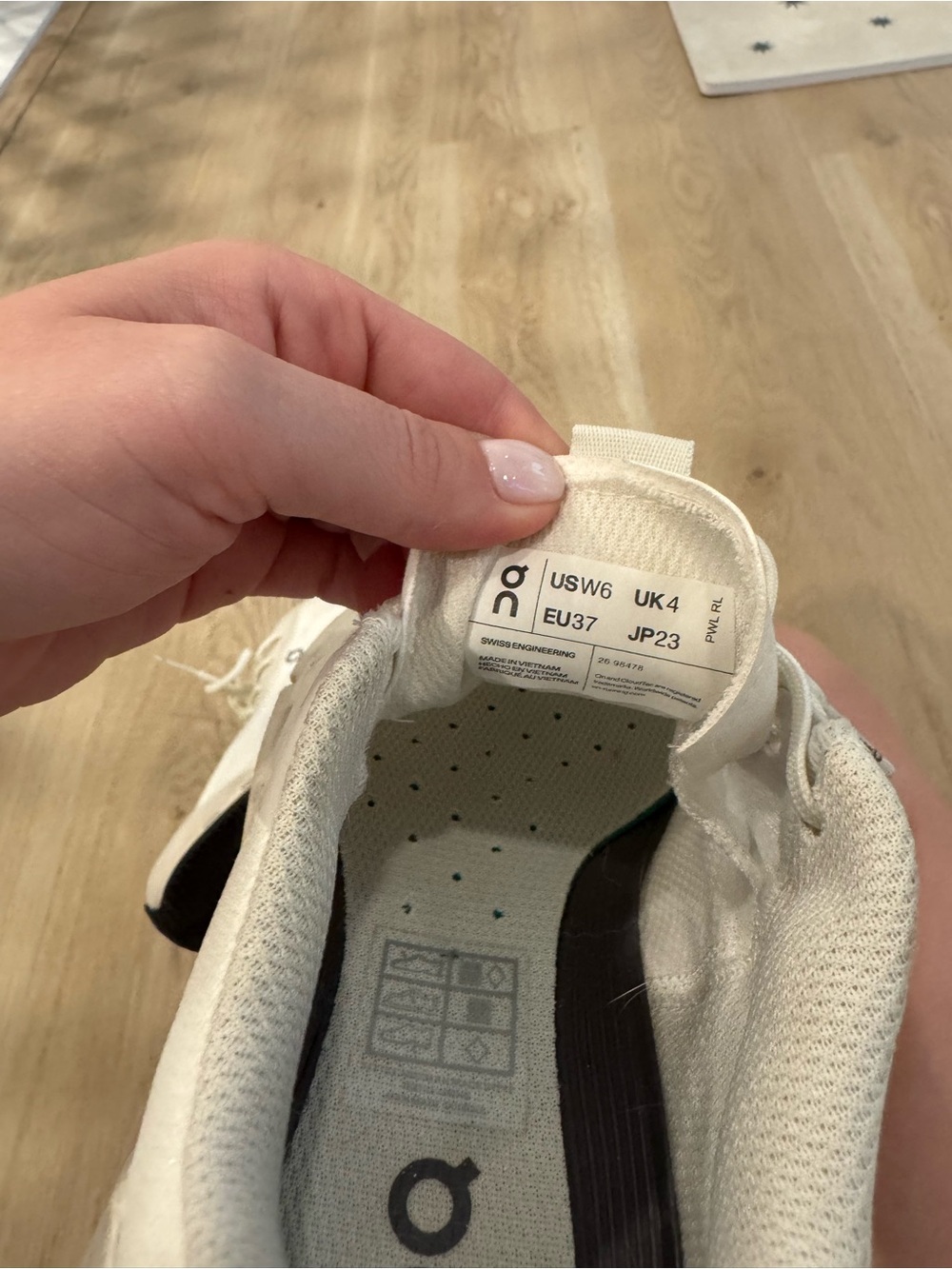 On Running Cloudnova Form White Lightweight Sneaker Size 6 - Picture 4 of 8